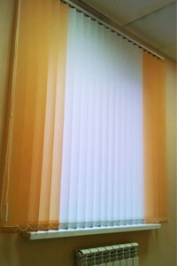 бело оранжевые жалюзи