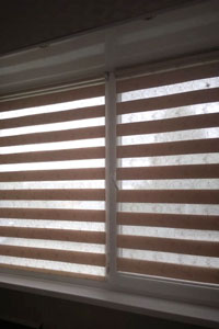 рулонные шторы зебра на окно