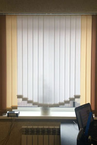 коричневые кофейные белые вертикальные жалюзи офисные