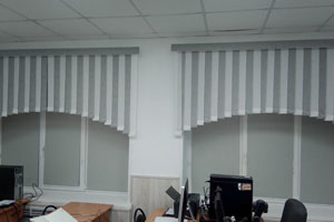 вертикальные бело-серые ламели