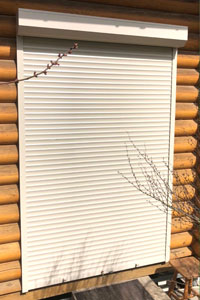 нажмите для просмотра рольставни на окна в дом