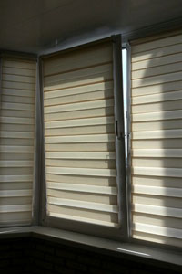 штора рулонная зебра в интерьере