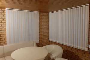 вертикальные жалюзи в доме