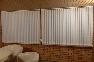 вертикальные жалюзи в доме