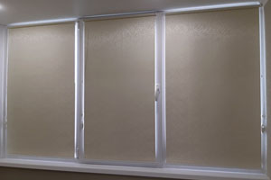 рулонные шторы бежевые 2019