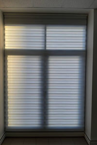 штора рулонка зебра